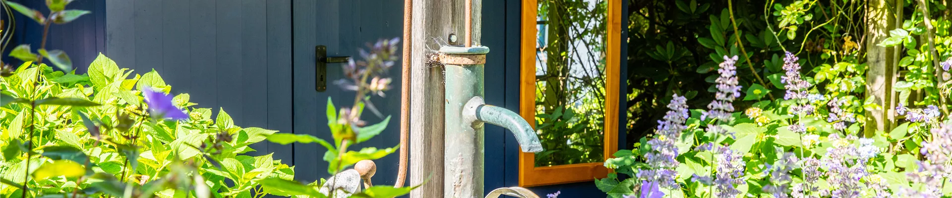 Brunnenpumpe im Garten